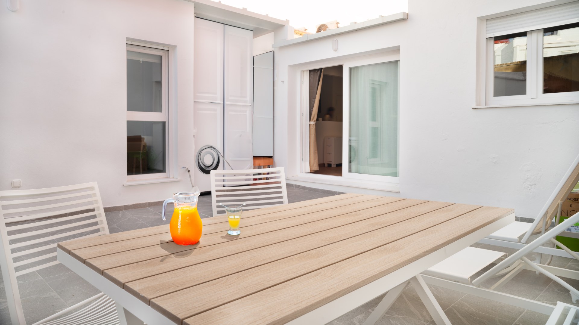 Mesa de picnic en una terraza